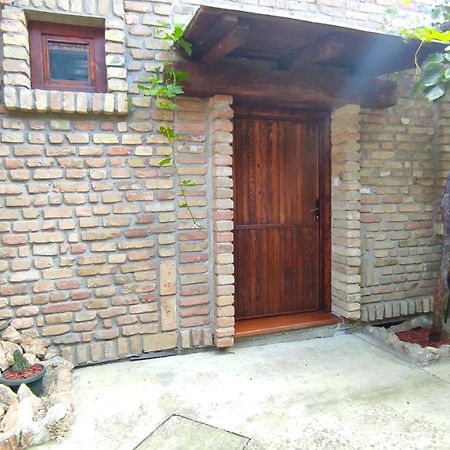 Ferienwohnung Wood House Ruma Exterior foto